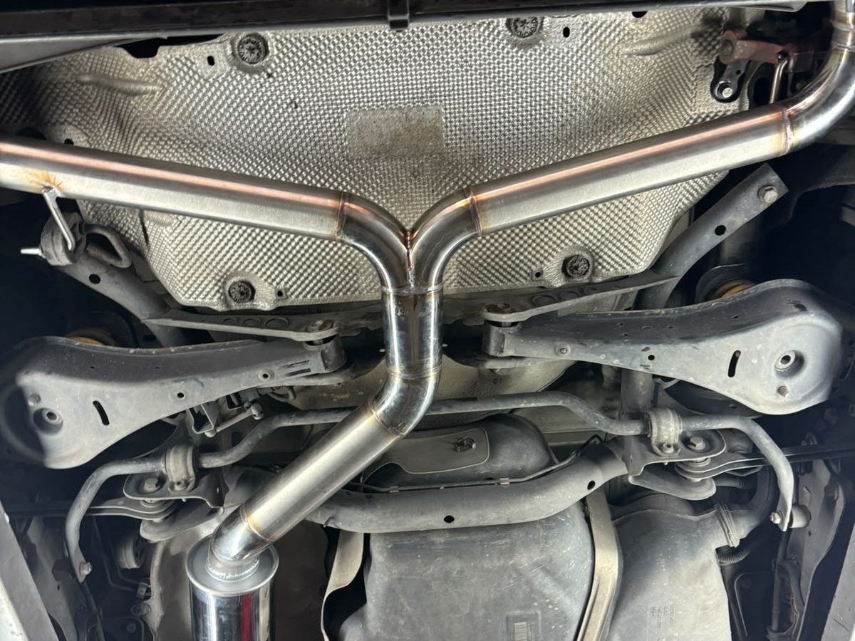 Catalytic converter and DPF section