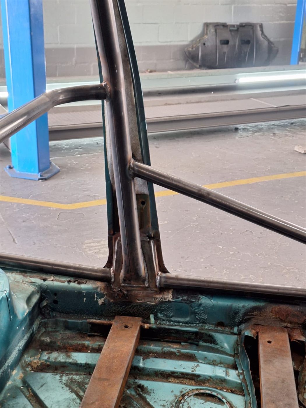 Roll cage main hoop fitted in a shell